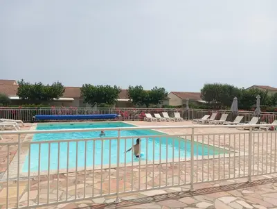 Piscine de l'établissement Villa climatisée A Nuciola Prunete Entre mer, montagne et piscine ou située à proximité