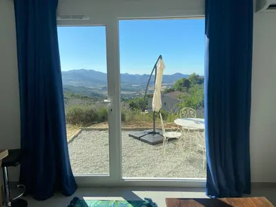 Vue générale sur la montagne ou vue sur la montagne depuis l'appartement