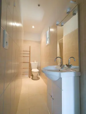 Salle de bains dans l'établissement Petit appartement à proximité de St Florent