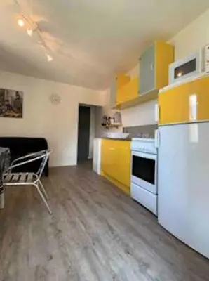 Cuisine ou kitchenette dans l'établissement Petit appartement à proximité de St Florent