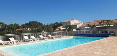 Piscine de l'établissement Maison à Cervione Prunete jardin piscine accès direct plage ou située à proximité