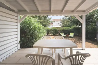 Jardin de l'établissement Maison à Cervione Prunete jardin piscine accès direct plage