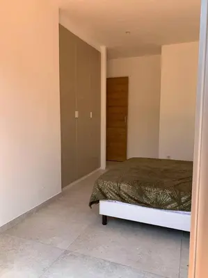 Un ou plusieurs lits dans un hébergement de l'établissement Maison neuve avec piscine