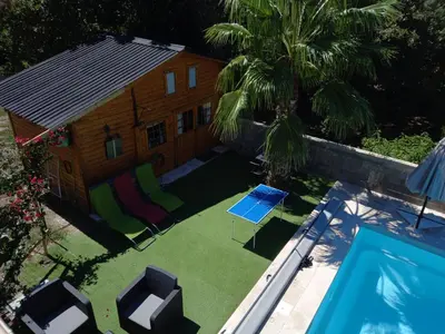 Piscine de l'établissement Casa di legnu ,charmant chalet avec piscine ou située à proximité