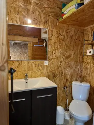 Salle de bains dans l'établissement Casa di legnu ,charmant chalet avec piscine