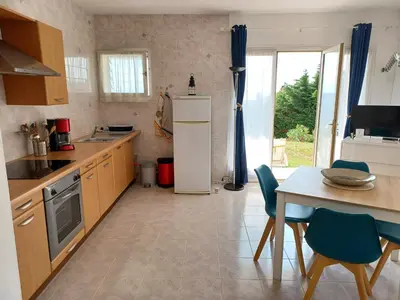 Cuisine ou kitchenette dans l'établissement Vue sur mer - Appartement Les Pins