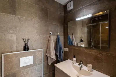 Salle de bains dans l'établissement Villa Acula