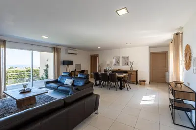 Coin salon dans l'établissement Villa Acula