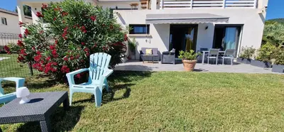 Jardin de l'établissement Villa Bistinetti Rez de villa tout confort avec piscine