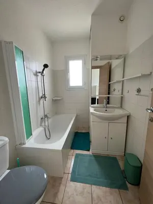 Salle de bains dans l'établissement Superbe appartement en résidence avec piscine proche plage