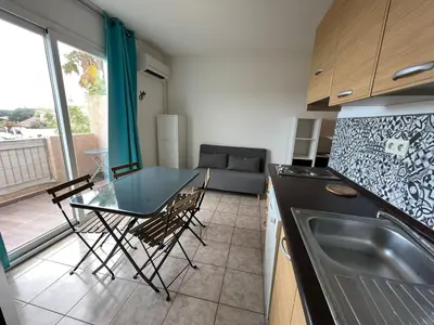 Cuisine ou kitchenette dans l'établissement Superbe appartement en résidence avec piscine proche plage