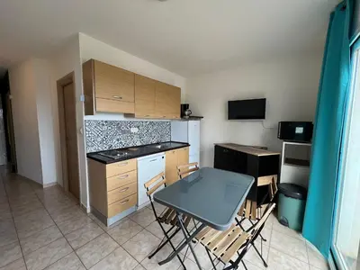 Cuisine ou kitchenette dans l'établissement Superbe appartement en résidence avec piscine proche plage