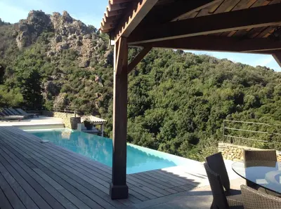 Vue générale sur la montagne ou vue sur la montagne depuis la villa