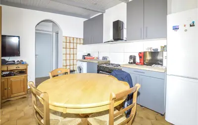 Cuisine ou kitchenette dans l'établissement 2 Bedroom Cozy Home In San Nicolao