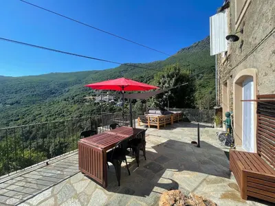 Vue générale sur la montagne ou vue sur la montagne depuis l'appartement