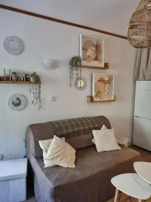 Coin salon dans l'établissement T2 Calvi entierement équipé à 150m de la plage.
