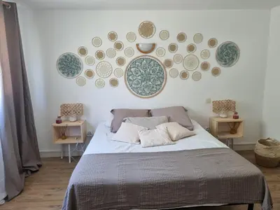 Un ou plusieurs lits dans un hébergement de l'établissement T2 Calvi entierement équipé à 150m de la plage.