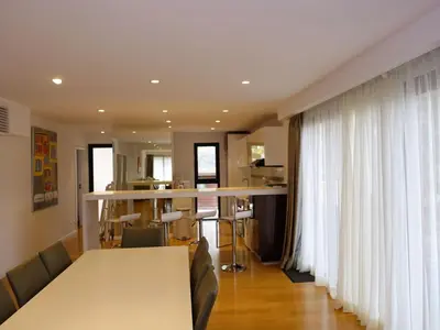 Coin salon dans l'établissement Holiday Home Villa en bois by Interhome