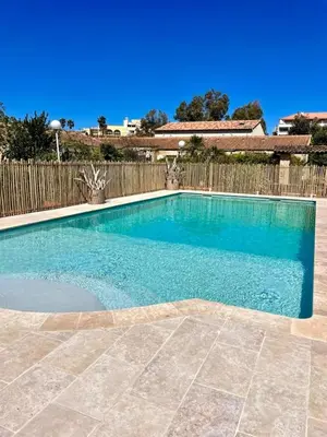Piscine de l'établissement Le Râteau Bavoir ou située à proximité