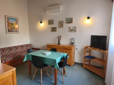 Télévision ou salle de divertissement dans l'établissement Le Râteau Bavoir