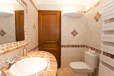 Salle de bains dans l'établissement Campu Latinu