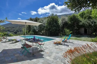 Piscine de l'établissement Villa Merusellu ou située à proximité