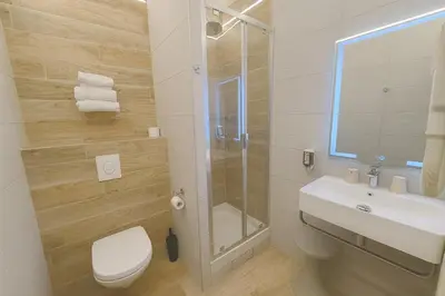 Salle de bains dans l'établissement Hôtel du Nord