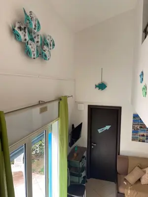 Télévision ou salle de divertissement dans l'établissement Corse Balagne Les Terrasses de Lozari secteur Ile Rousse