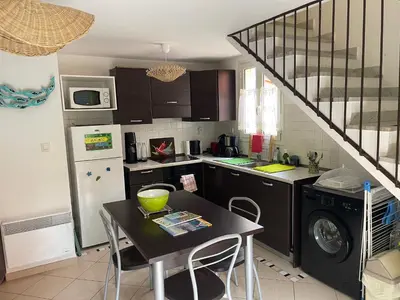 Cuisine ou kitchenette dans l'établissement Corse Balagne Les Terrasses de Lozari secteur Ile Rousse