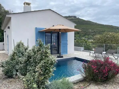 Piscine de l'établissement Villa bellevue, neuve, 6 pax, pisc. chauffée ou située à proximité