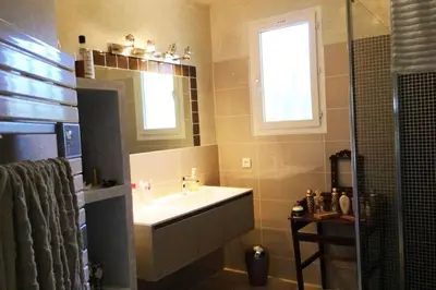 Salle de bains dans l'établissement Villa Roccu