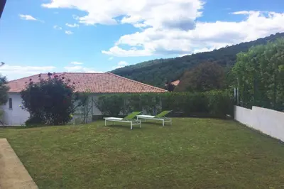 Vue générale sur la montagne ou vue sur la montagne depuis la villa