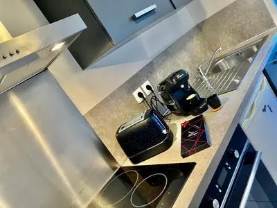 Cuisine ou kitchenette dans l'établissement Tranquillité et commodités à portée de main