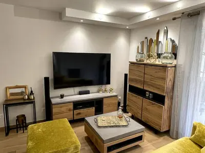 Télévision ou salle de divertissement dans l'établissement Appartement calme proche Bastia