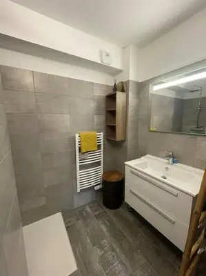 Salle de bains dans l'établissement Appartement calme proche Bastia
