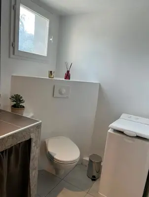 Salle de bains dans l'établissement Charmant logement