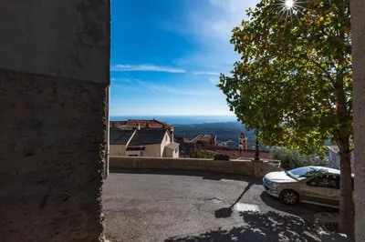 Vue générale sur la mer ou vue sur la mer prise depuis l'appartement