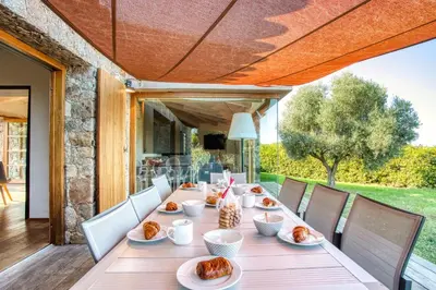 Nourriture dans la villa ou à proximité