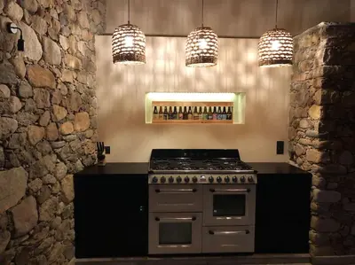 Cuisine ou kitchenette dans l'établissement Maison en pierre Corse avec vue proche des Gorges de l'Asco entre mer montagne et piscine