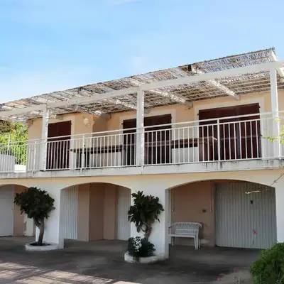 Maison Vue Mer à Lumio avec Terrasse et Jardin Clos