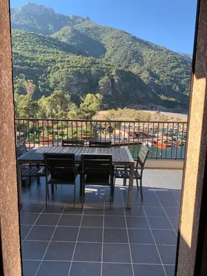 Vue générale sur la montagne ou vue sur la montagne depuis l'appartement