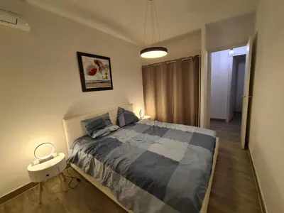 Un ou plusieurs lits dans un hébergement de l'établissement Appartement rénové indépendant avec garage au centre du village