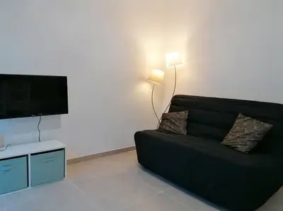 Télévision ou salle de divertissement dans l'établissement Grand studio classé 3 etoiles