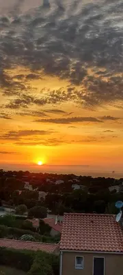 Lever ou coucher de soleil vu de l'appartement ou à proximité