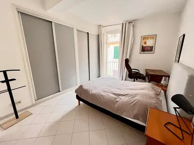 Un ou plusieurs lits dans un hébergement de l'établissement Appartement spacieux en face du port