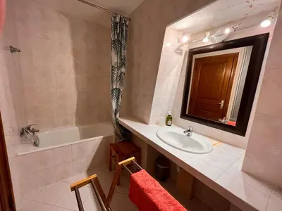 Salle de bains dans l'établissement Appartement spacieux en face du port