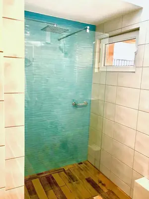 Salle de bains dans l'établissement Appartement ou Studio la mer & la plage à vos pieds CALVI