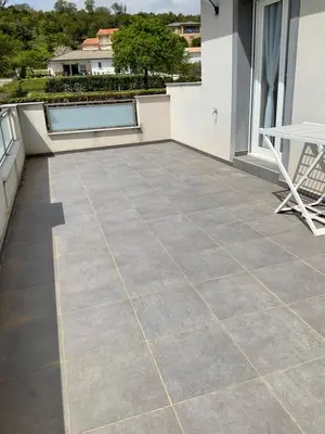 Balcon ou terrasse dans l'établissement A 700m de la plage,villa FAMIGLIA avec piscine