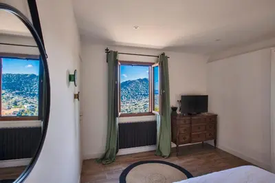 Vue générale sur la montagne ou vue sur la montagne depuis l'appartement