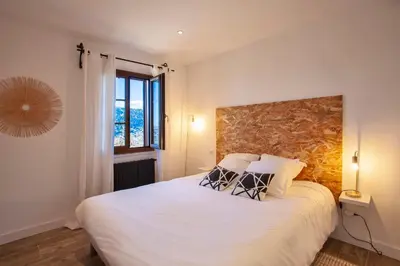 Un ou plusieurs lits dans un hébergement de l'établissement Casa Lisa - appartement dans le village de Monticello vue mer